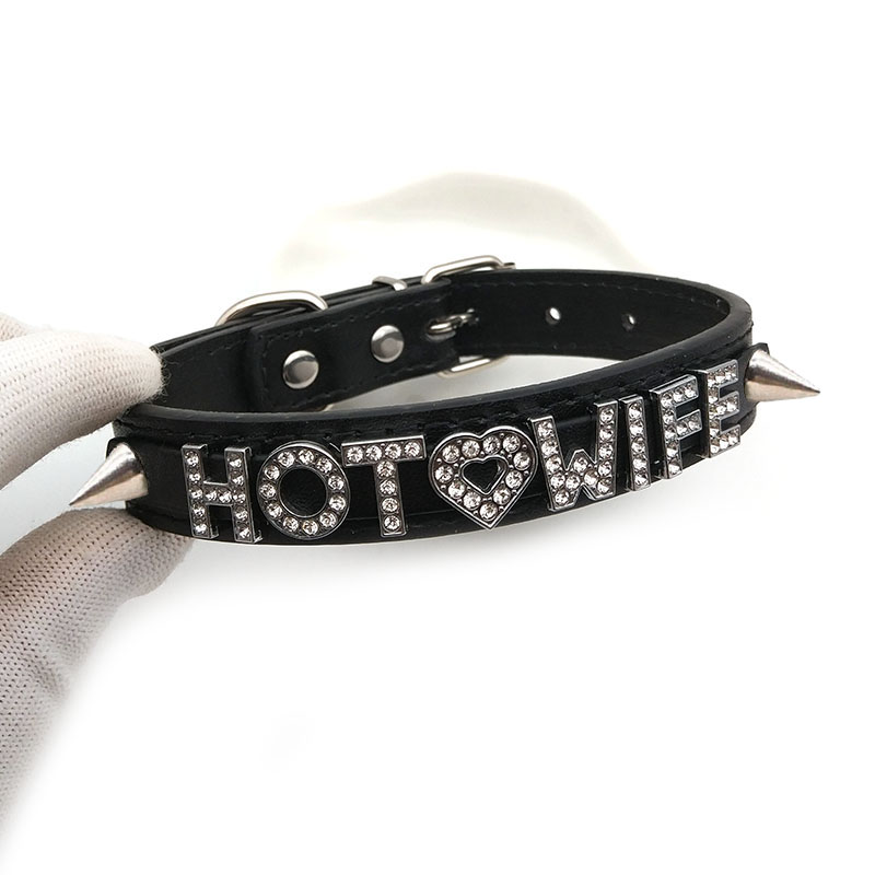 Tour de cou en cuir avec lettr - Leatherwork Rivets avis et prix