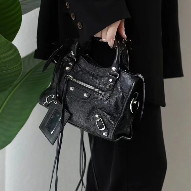 Sac à bandoulière carré souple - Leatherwork Rivets avis et prix
